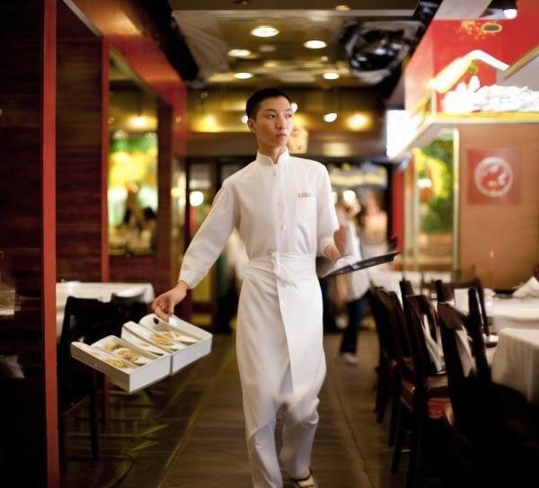 北京餐饮酒店服务员的平衡之道